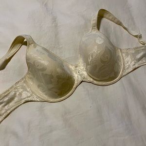 Warcoal cream white underwire bra 34DDD